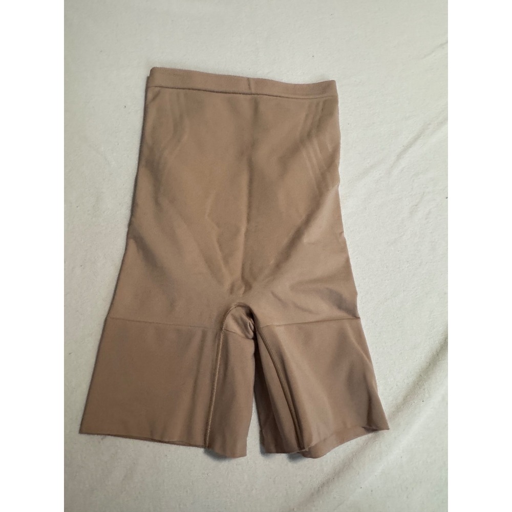 Spanx OnCore High Waisted Mid Thigh Short Nude Beige Size Medium 61692